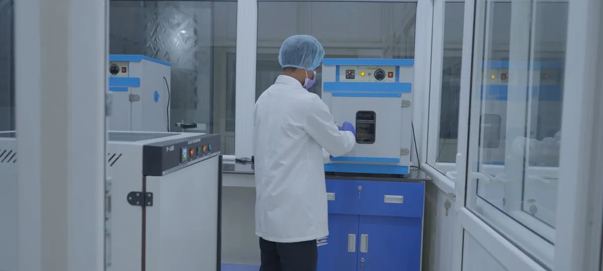 Quality lab — Incubation and micro testing